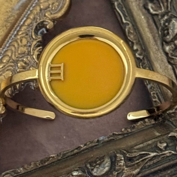 VERSELUXE • Cathy Hackl x Simone Faurschou Frills Metaverse NFC Chip Bracelet - Picture 3 of 5